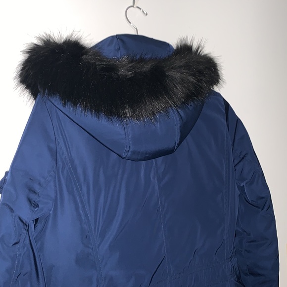 Brand new Navy Blue Calvin Klein Winter coat. Size XS. - Picture 4 of 6